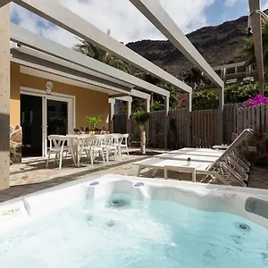 Villa De, Taurito